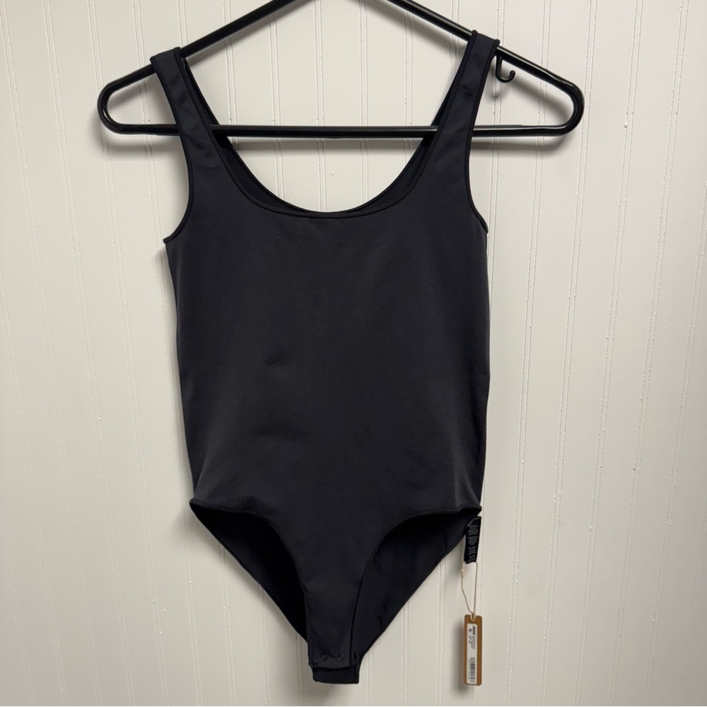 SKIMS Essential Bodysuits Scoop Neck Bodysuit